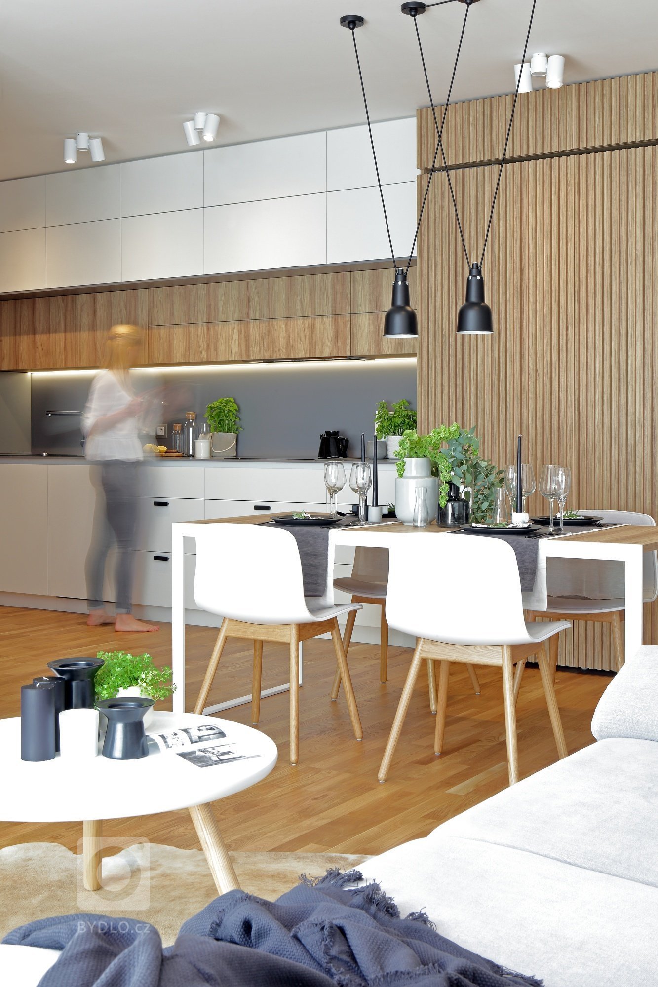 Na tomto projektu jsme začali pracovat v listopadu roku 2016, kdy byt byl ve fázi hrubé stavby a s klienty jsme začali vybírat standardy.
Aktivnější…