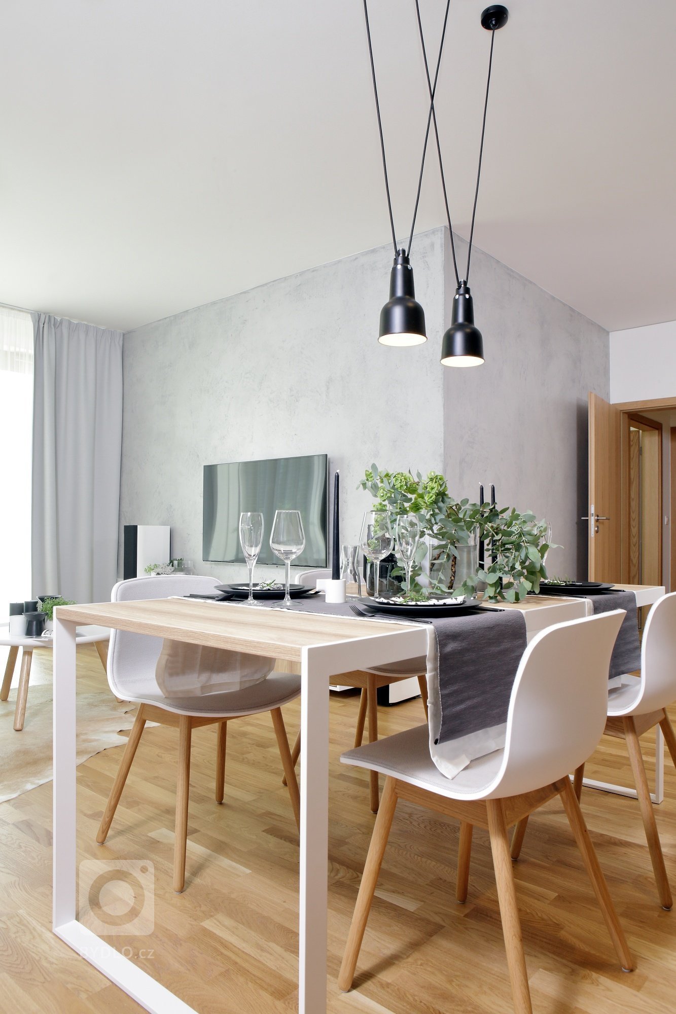 Na tomto projektu jsme začali pracovat v listopadu roku 2016, kdy byt byl ve fázi hrubé stavby a s klienty jsme začali vybírat standardy.
Aktivnější…