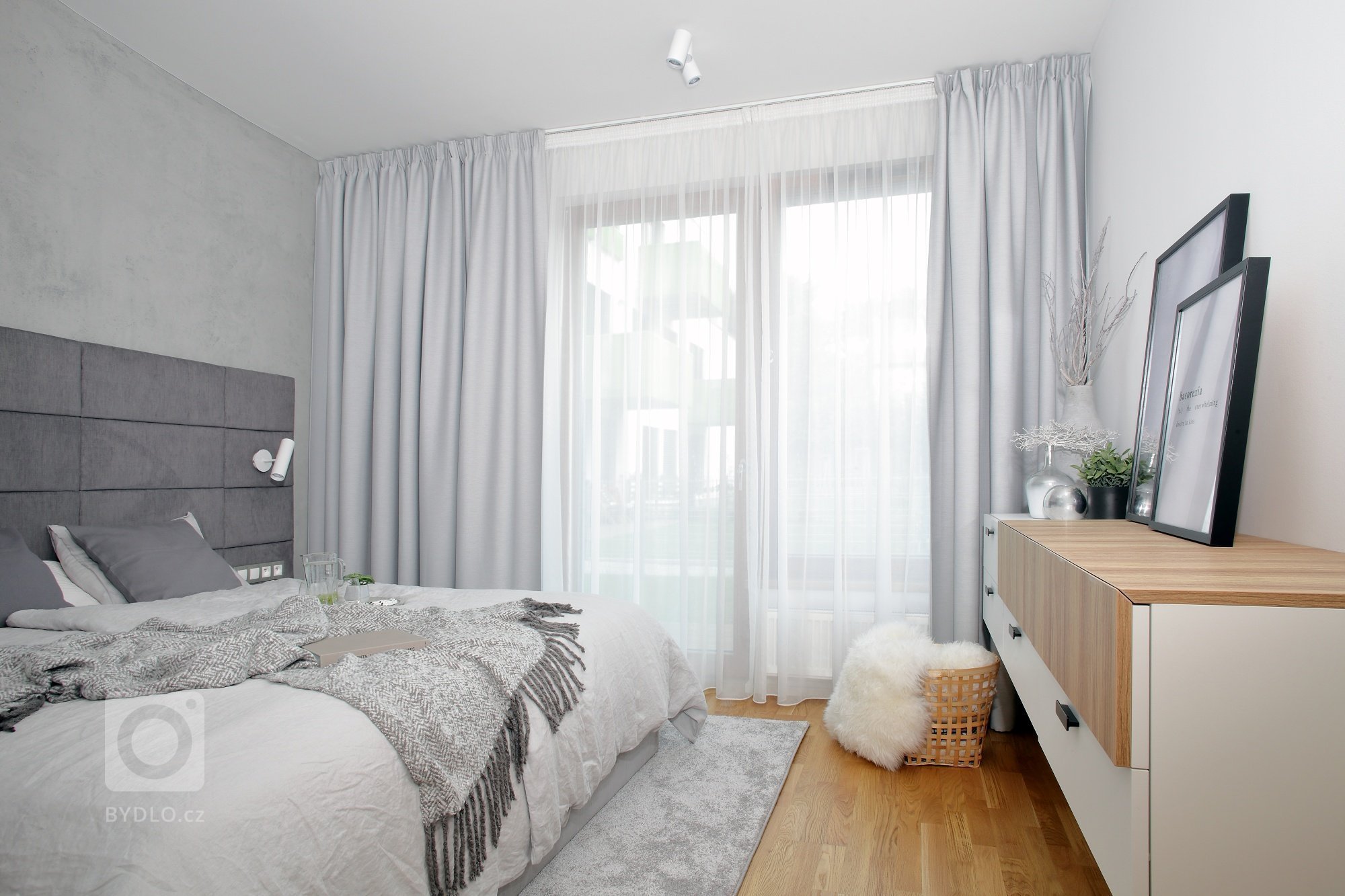 Na tomto projektu jsme začali pracovat v listopadu roku 2016, kdy byt byl ve fázi hrubé stavby a s klienty jsme začali vybírat standardy.
Aktivnější…