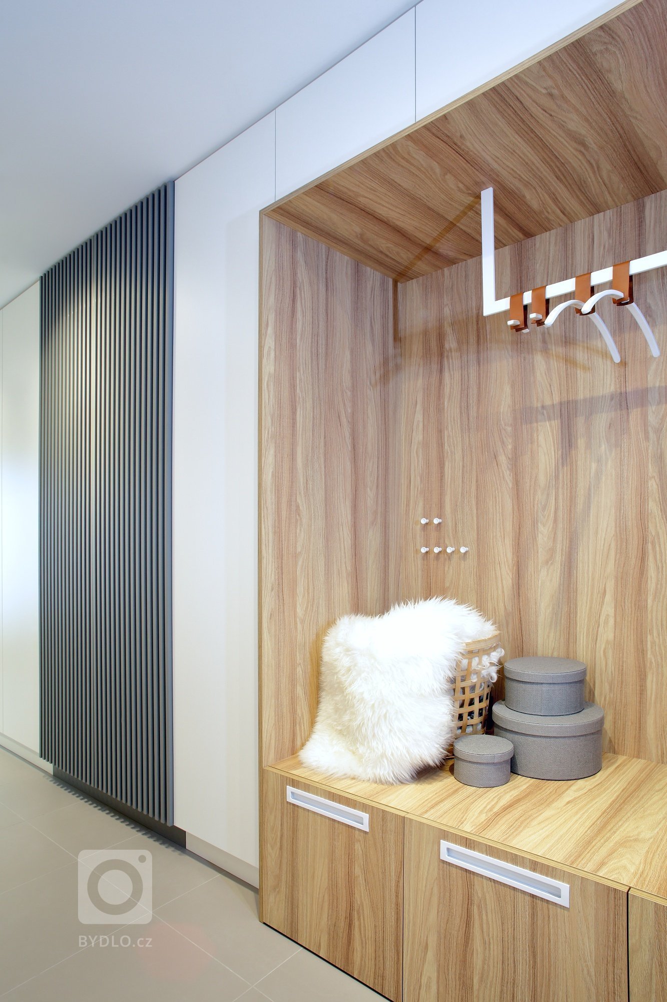 Na tomto projektu jsme začali pracovat v listopadu roku 2016, kdy byt byl ve fázi hrubé stavby a s klienty jsme začali vybírat standardy.
Aktivnější…