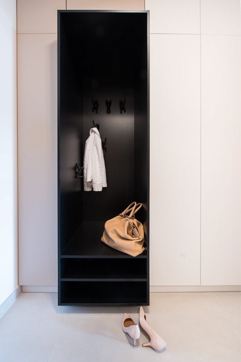 Mladý pár nás oslovil pro zařízení jejich nového 3kk bytu o&nbsp;rozloze 72m2.&nbsp;Byt v&nbsp;novém rezidenčním projektu byl vybaven dubovou dřevěnou podlahou…