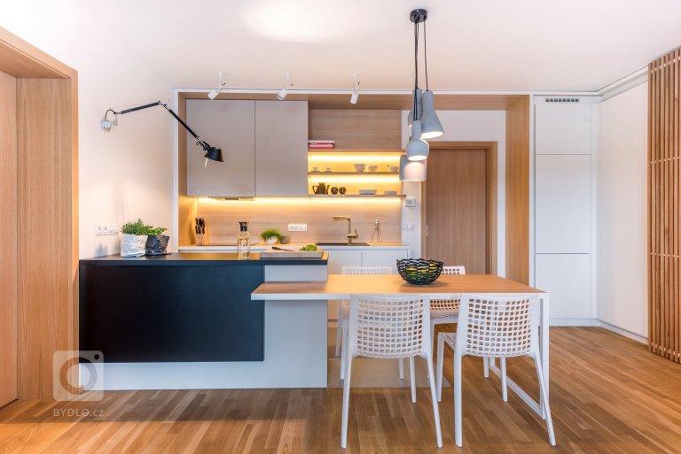 add picture to album