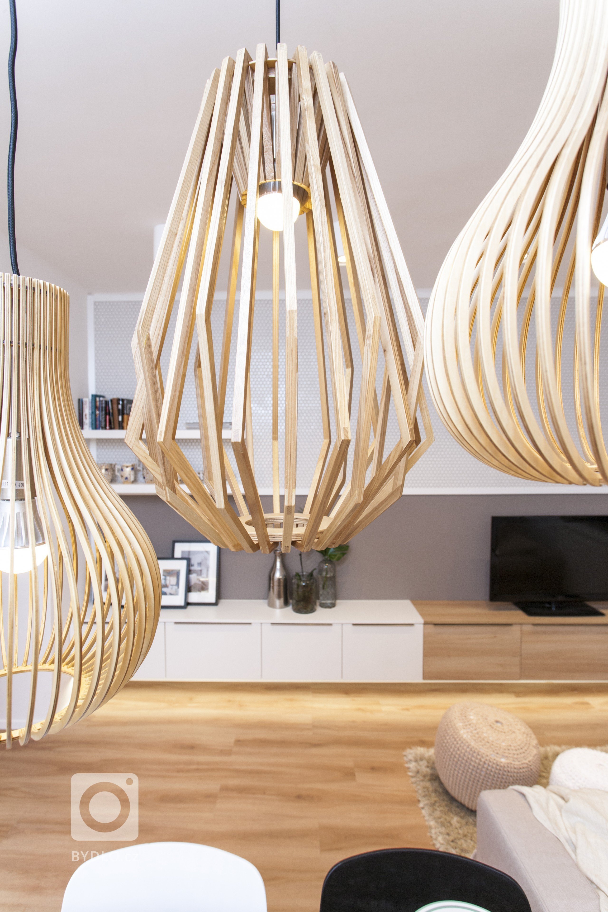 detail světel CLARO z překližky