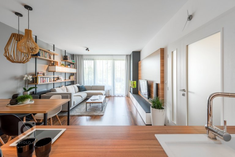 add picture to album