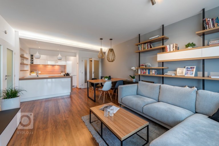 add picture to album