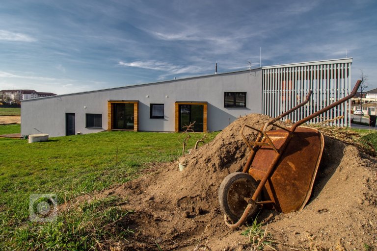 add picture to album