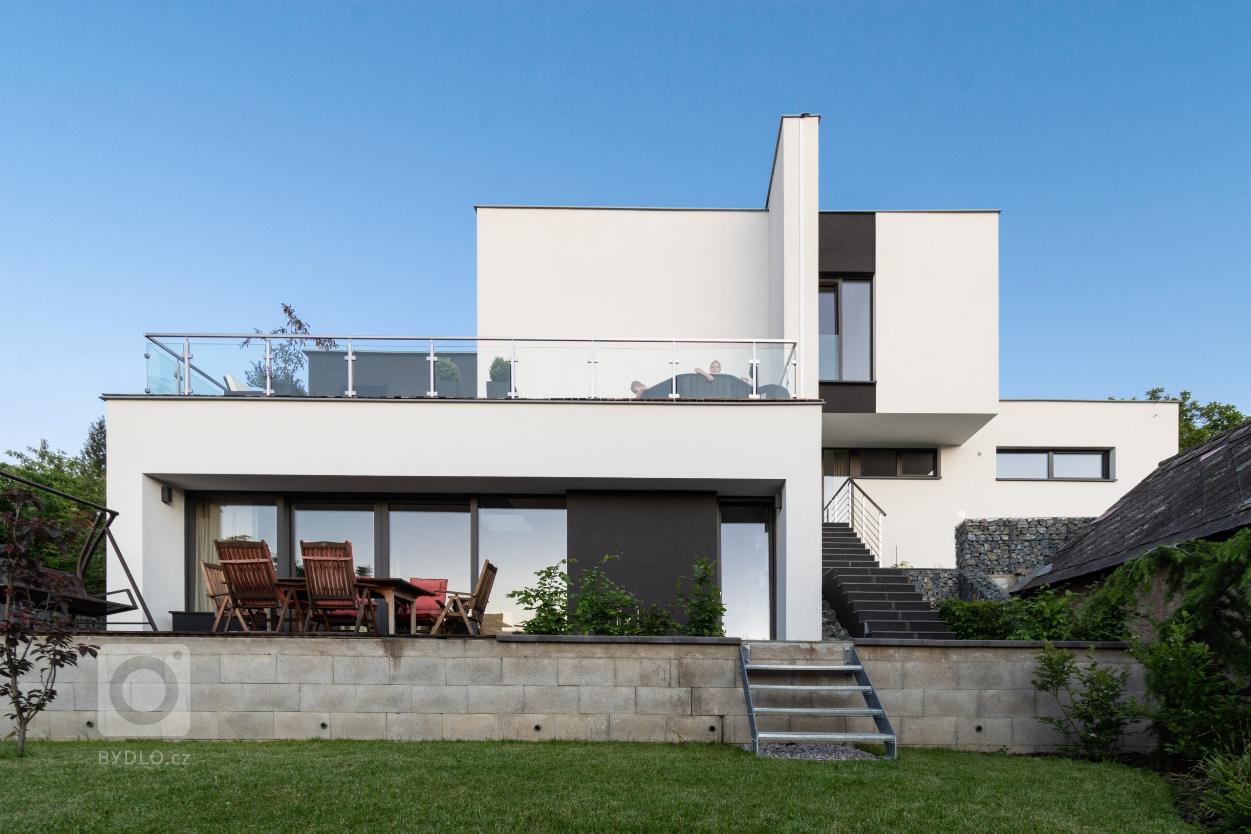 Pozemek se nalézá ve velmi klidné lokalitě Praha-Hloubětín, s dobrým dopravním napojením do centra Prahy, ať už je to vlastní nebo hromadná doprava. Jižní…