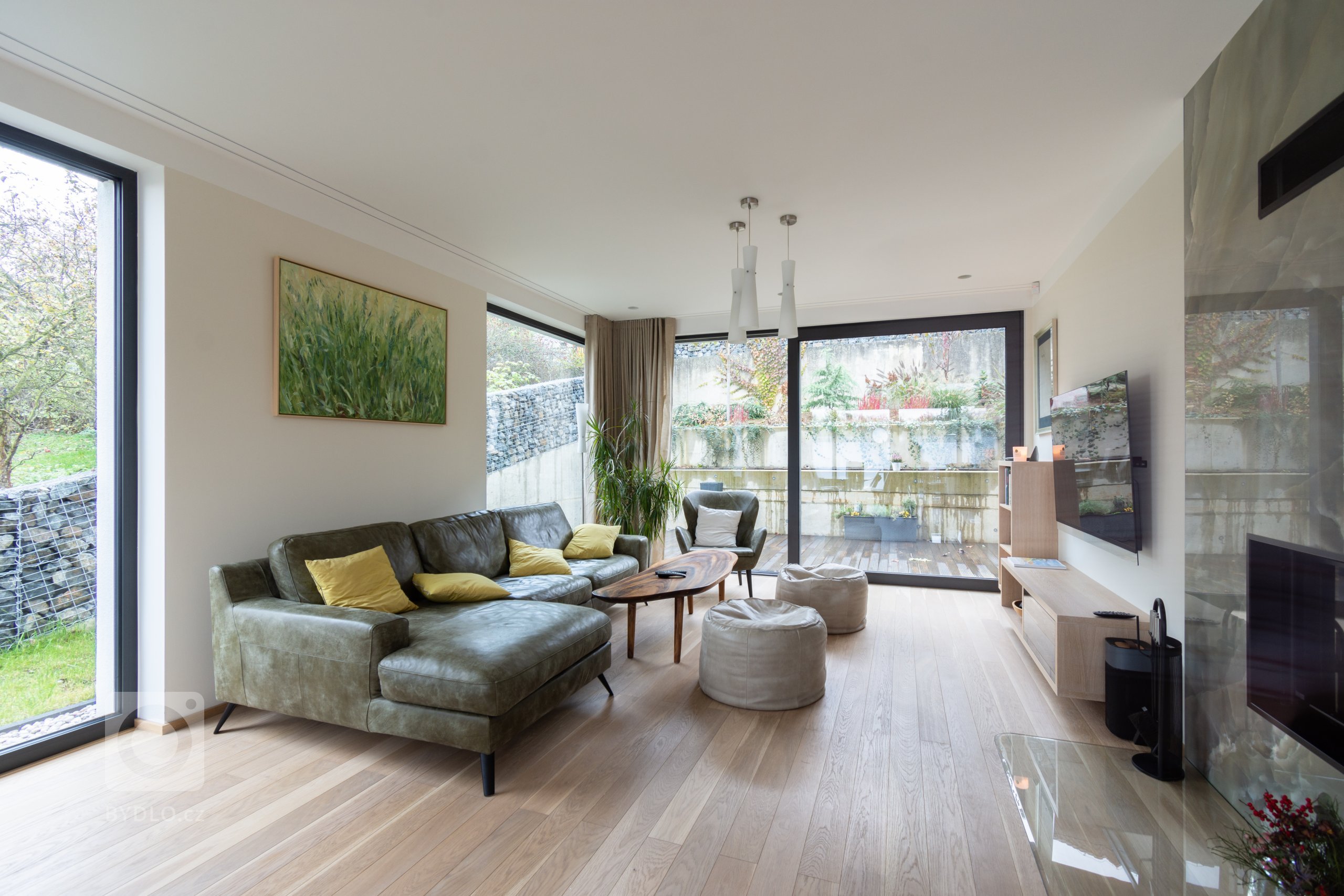 Pozemek se nalézá ve velmi klidné lokalitě Praha-Hloubětín, s dobrým dopravním napojením do centra Prahy, ať už je to vlastní nebo hromadná doprava. Jižní…