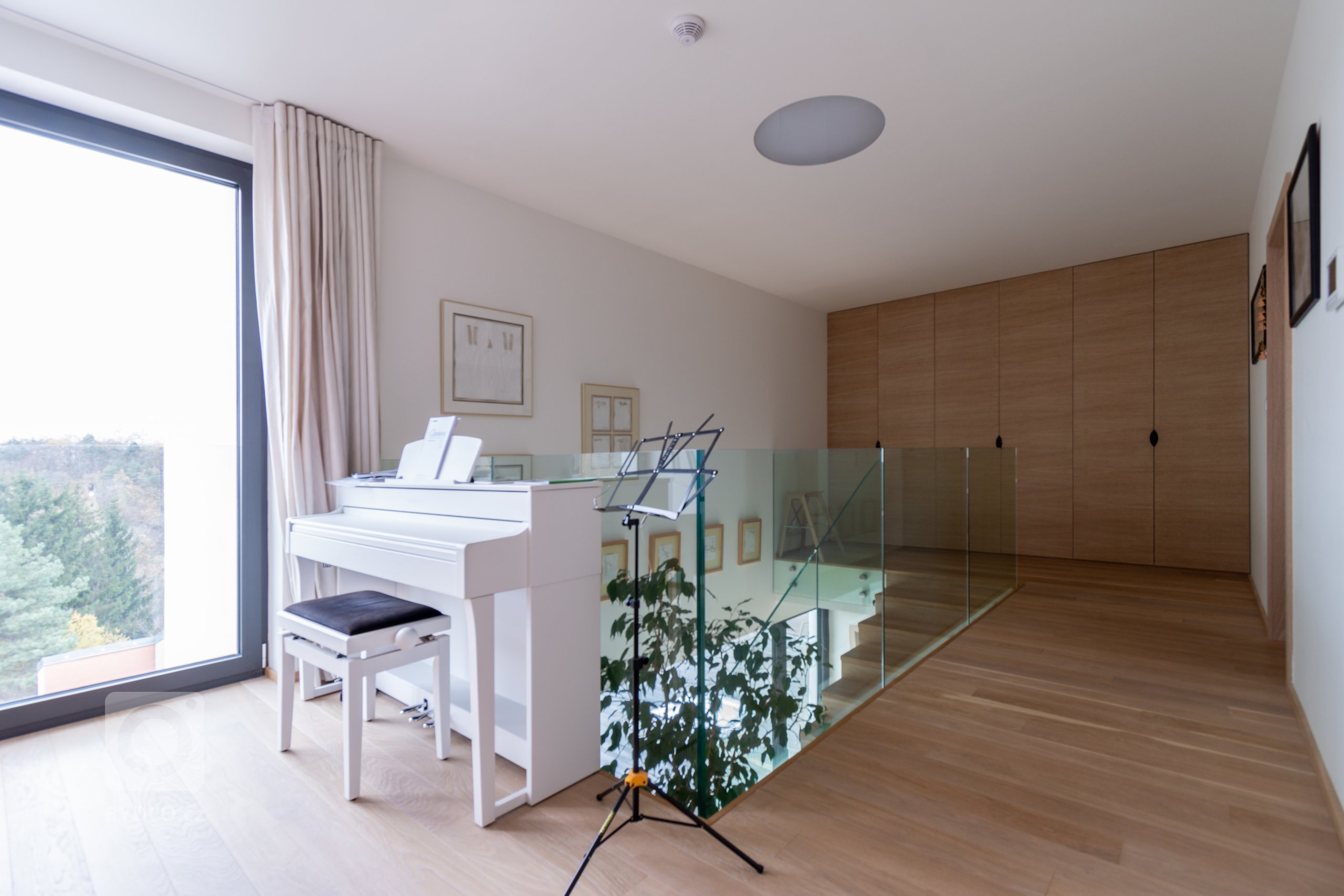 Pozemek se nalézá ve velmi klidné lokalitě Praha-Hloubětín, s dobrým dopravním napojením do centra Prahy, ať už je to vlastní nebo hromadná doprava. Jižní…