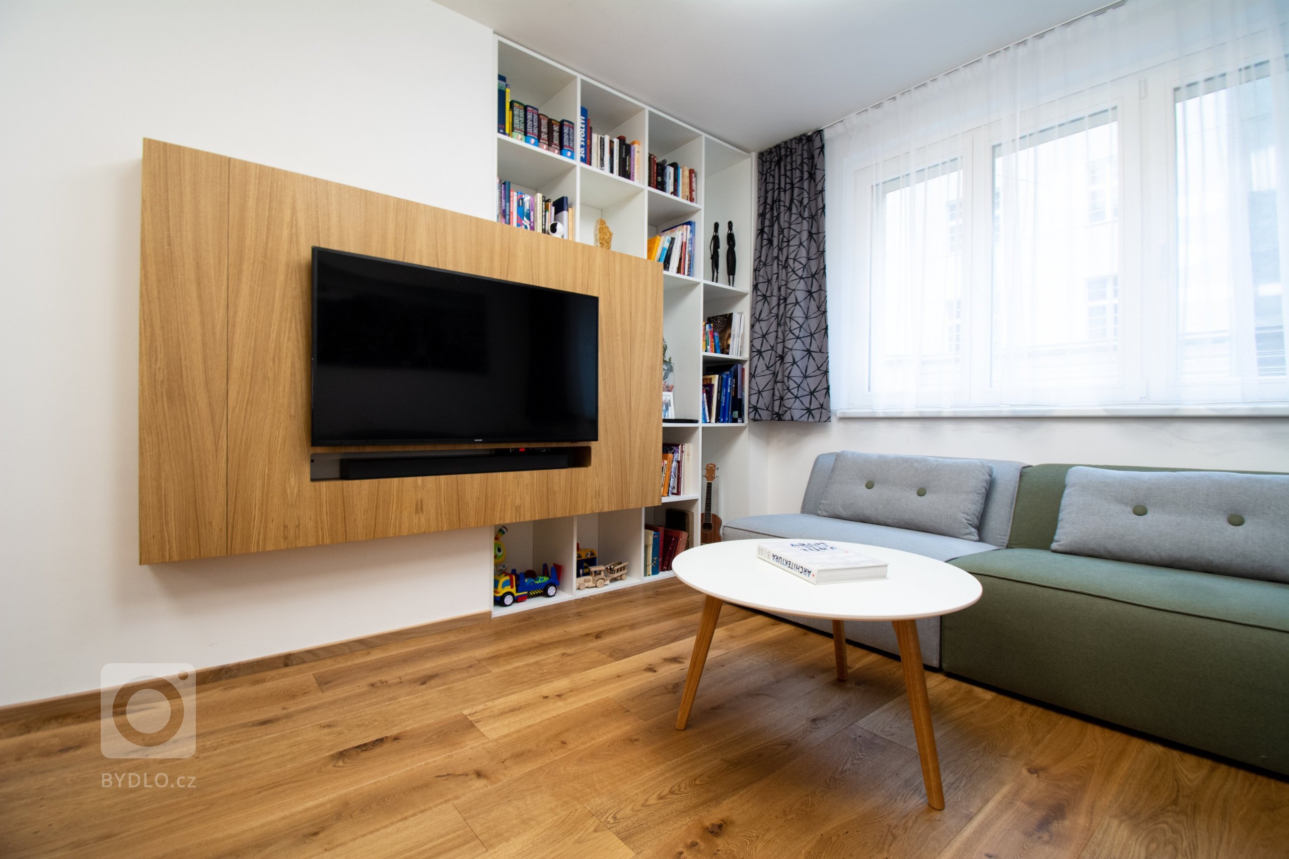 Byt je ve staré blokové zástavbě v Holešovicích. Velká výhoda bytu spočívá v jeho nosném systému kdy Jediný nosný prvek v celé dispozici&nbsp;je sloup zhruba…