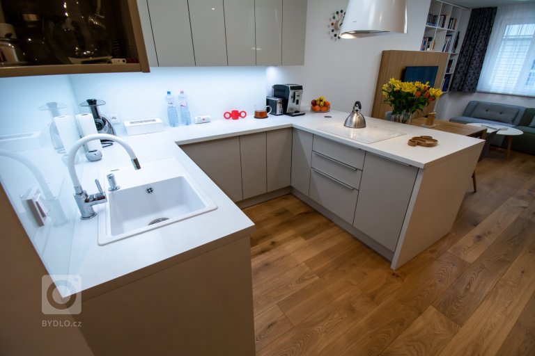 add picture to album