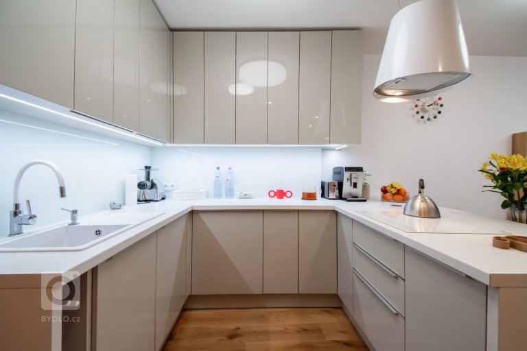 add picture to album