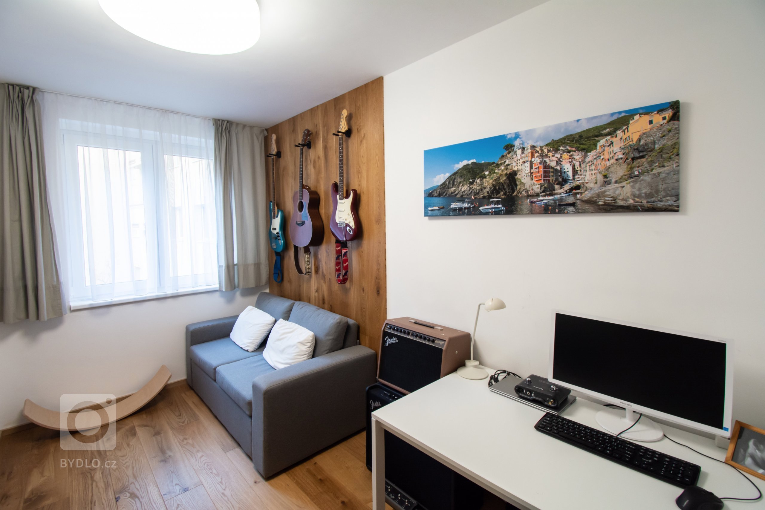 Byt je ve staré blokové zástavbě v Holešovicích. Velká výhoda bytu spočívá v jeho nosném systému kdy Jediný nosný prvek v celé dispozici&nbsp;je sloup zhruba…