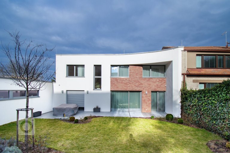 add picture to album