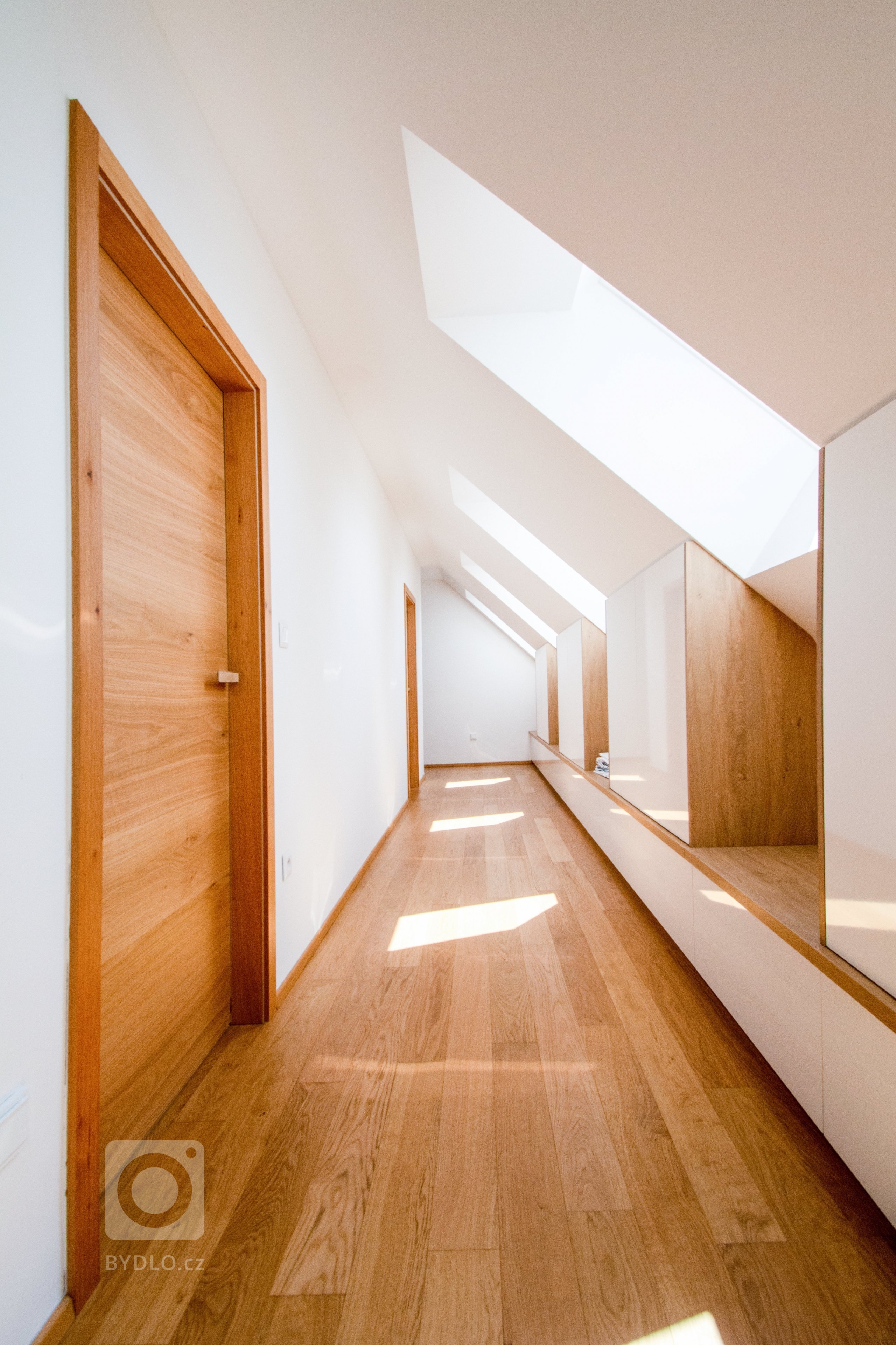 Rodinný dům se nachází v malé obci nedaleko Olomouce. Samotný pozemek má krásný výhled na místní dominantu &ndash; Svatý kopeček &ndash; kopec s kostelem na…