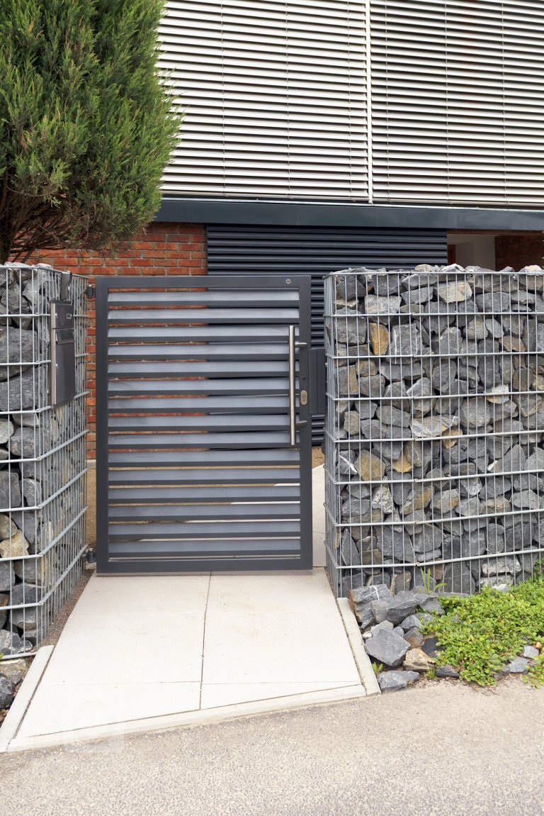 add picture to album