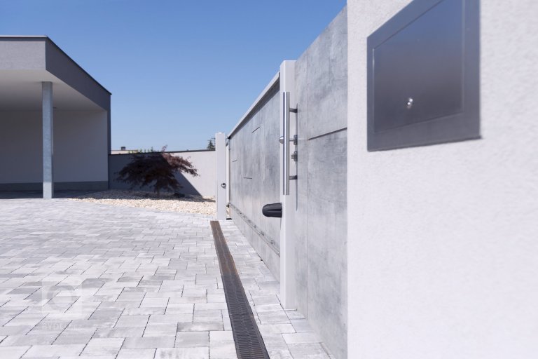 add picture to album