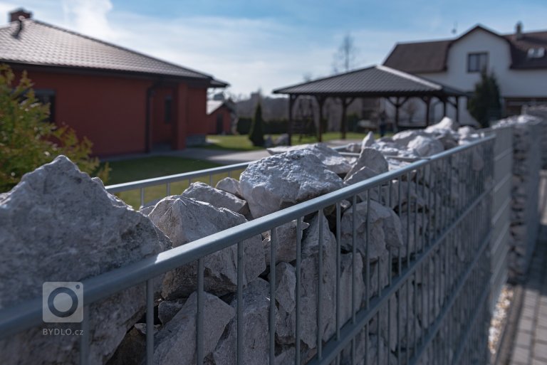 add picture to album