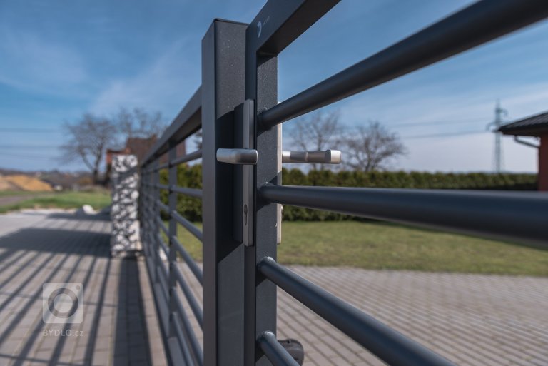 add picture to album