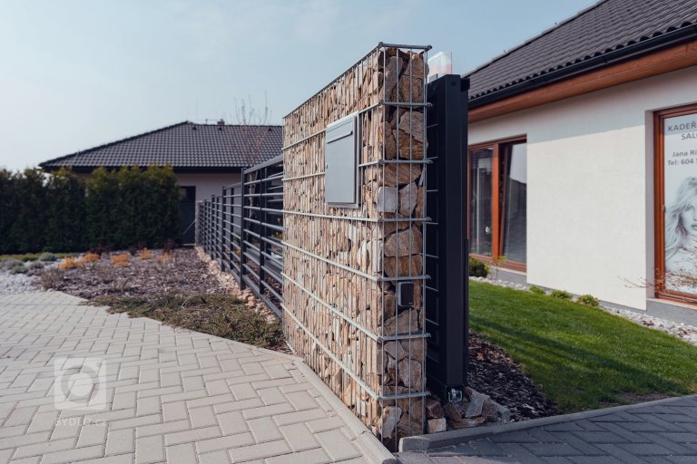 add picture to album