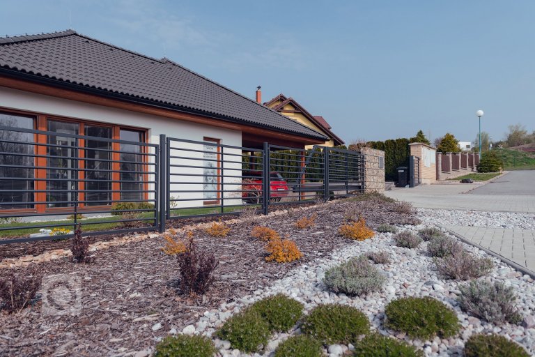 add picture to album