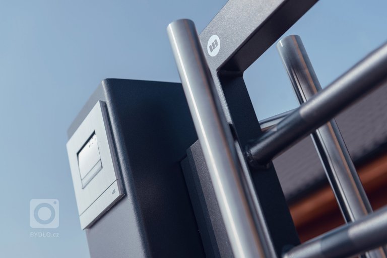 add picture to album