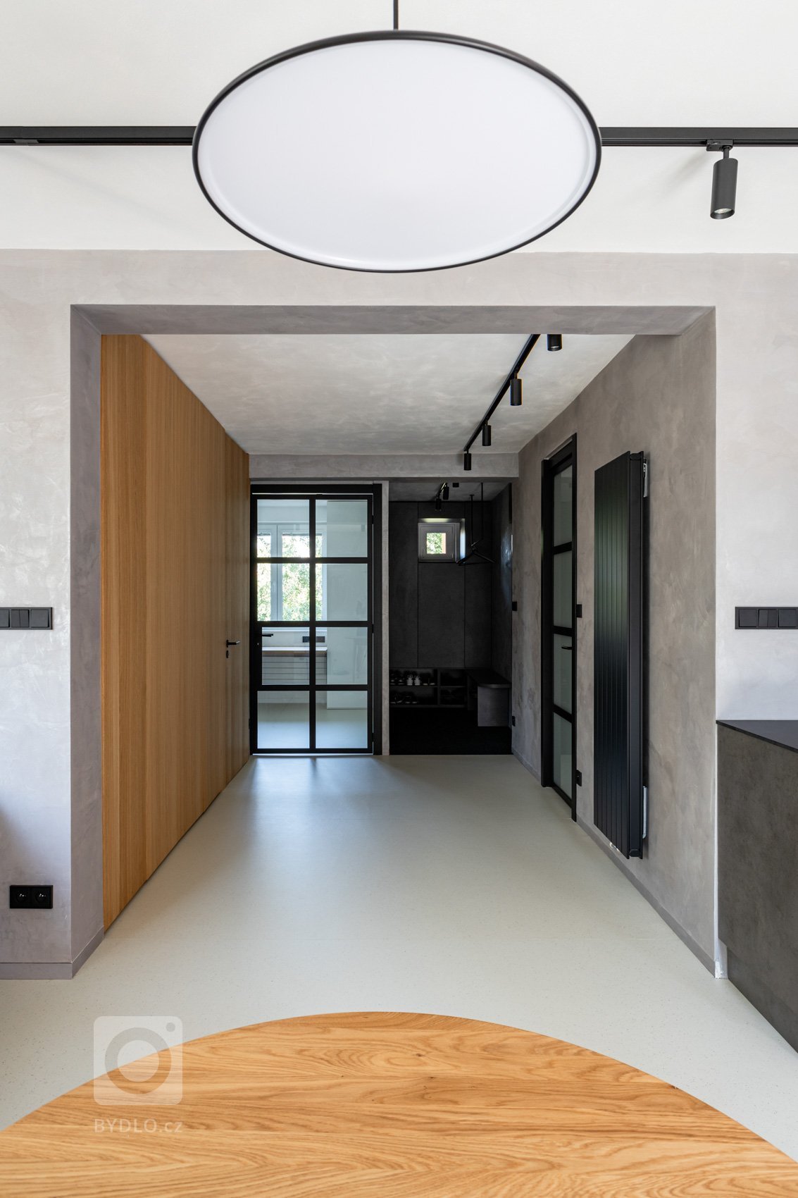 Architektka: Jitka Macáková
Rekonstrukce původně 5-ti pokojového bytu z 80. let.&nbsp;ákladem návrhu rekonstrukce je výrazná úprava nevyhovující dispozice,…