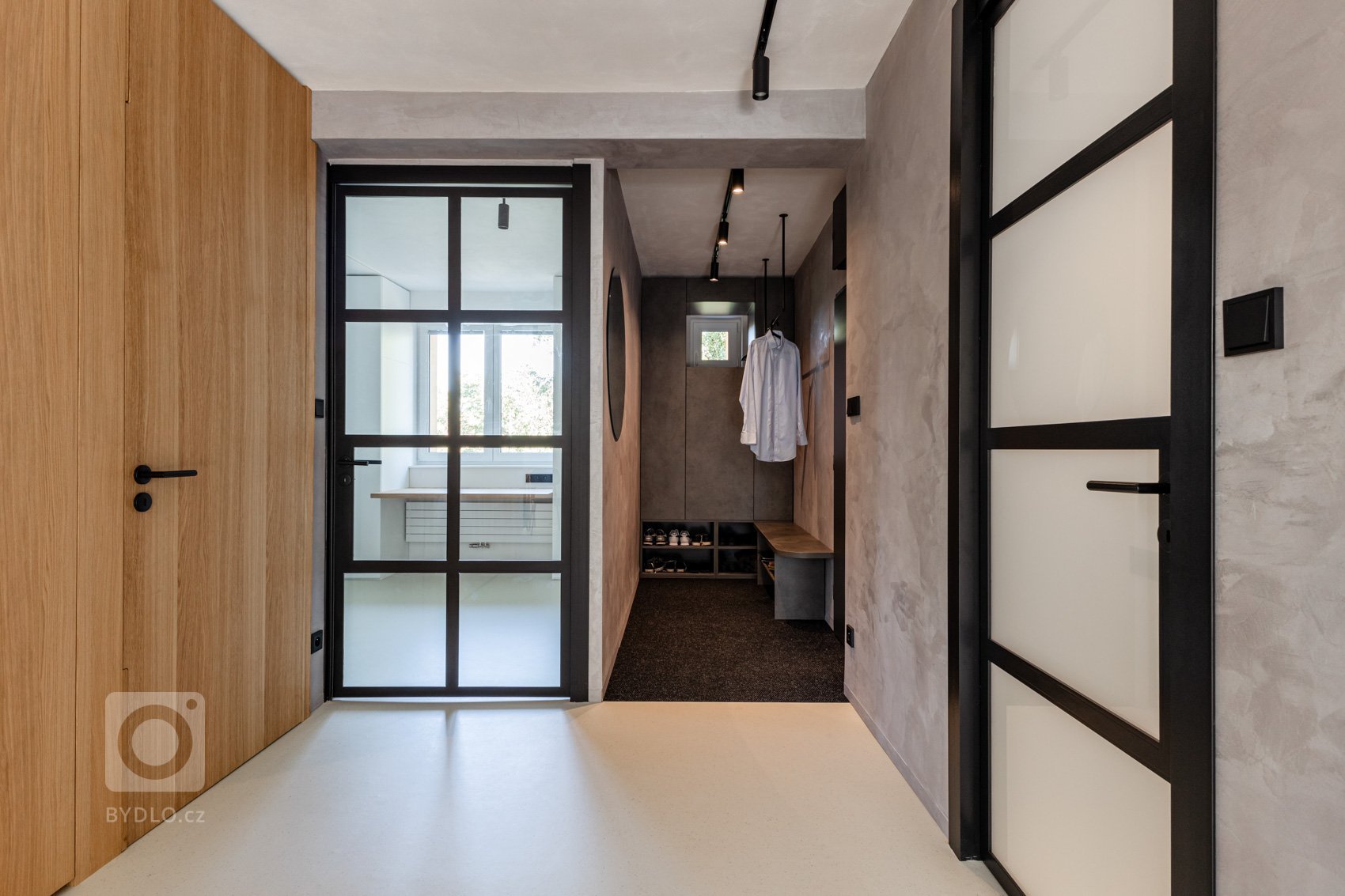 Architektka: Jitka Macáková
Rekonstrukce původně 5-ti pokojového bytu z 80. let.&nbsp;ákladem návrhu rekonstrukce je výrazná úprava nevyhovující dispozice,…