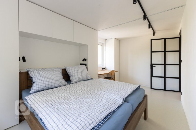 add picture to album