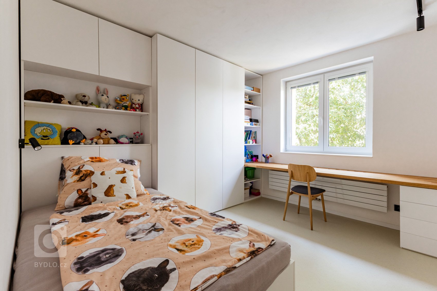 Architektka: Jitka Macáková
Rekonstrukce původně 5-ti pokojového bytu z 80. let.&nbsp;ákladem návrhu rekonstrukce je výrazná úprava nevyhovující dispozice,…