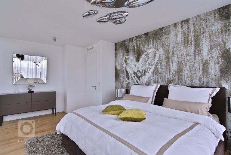 add picture to album