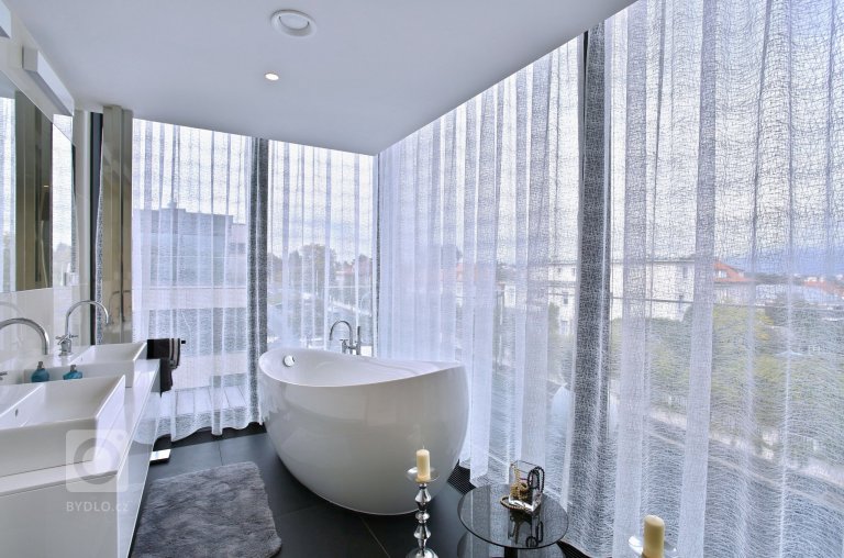 add picture to album