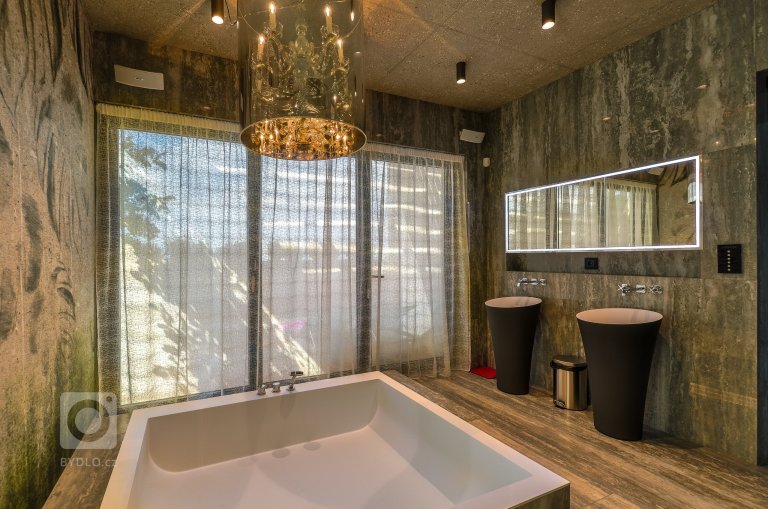 add picture to album