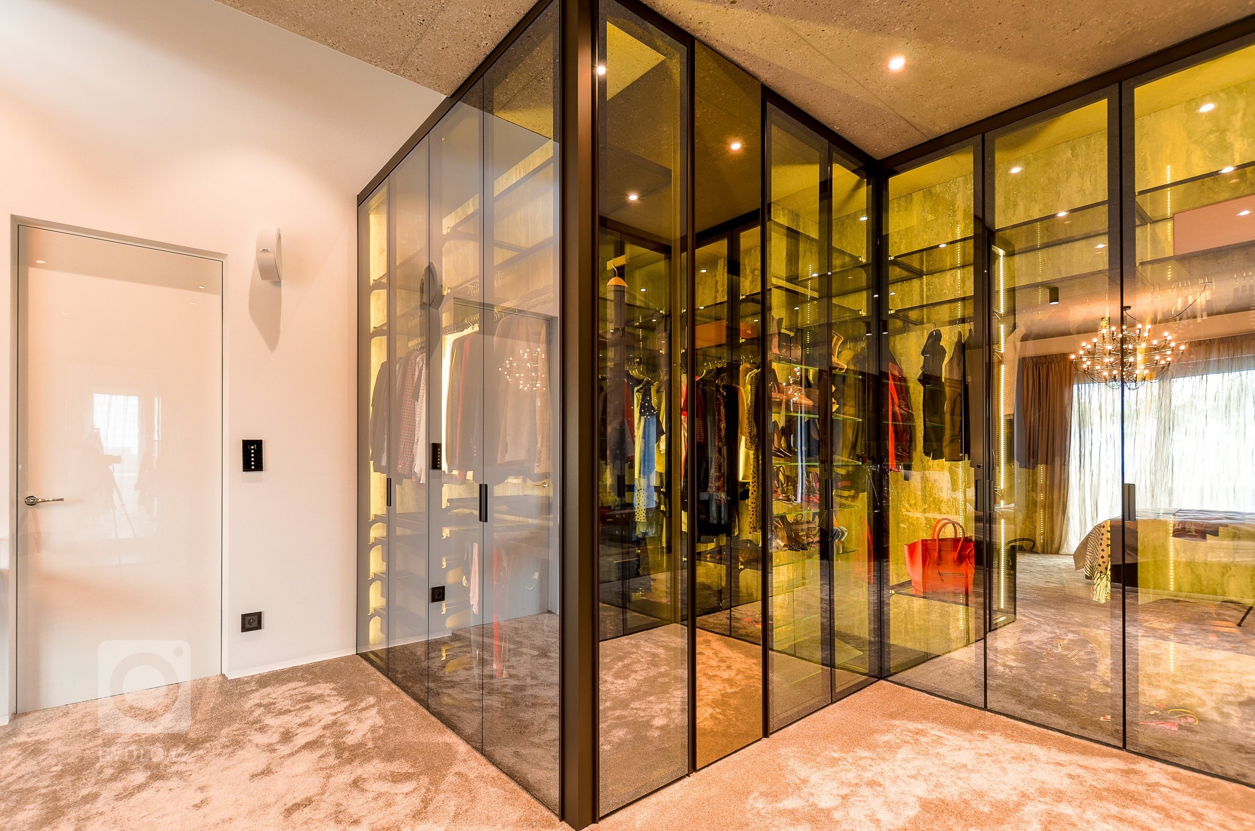 I na Slovensku se již začal výrazněji prosazovat fenomén budování luxusních penthousů. Do jednoho z nich vás nyní zveme. Jeho majitel si své nadstandardní…