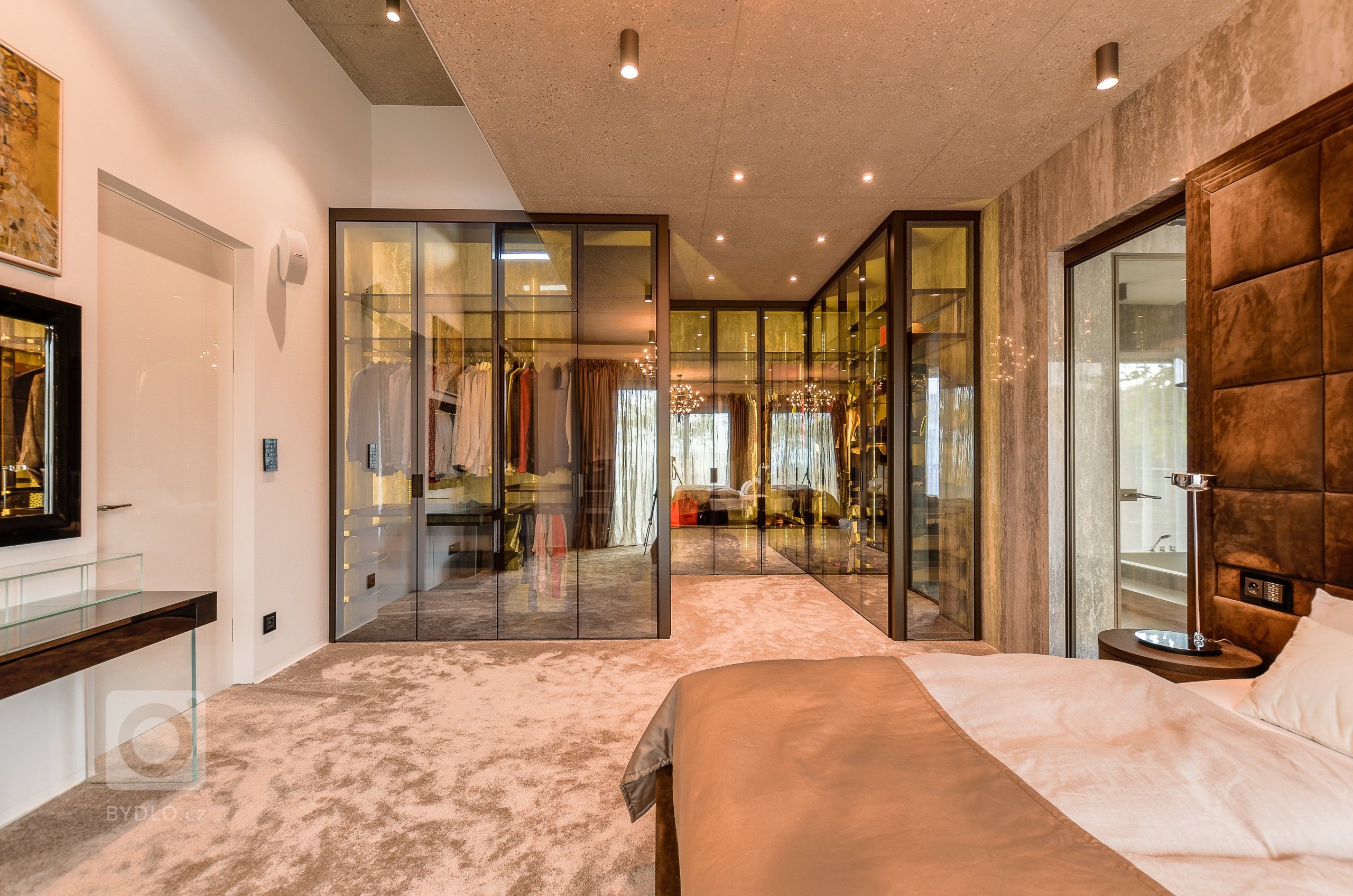 I na Slovensku se již začal výrazněji prosazovat fenomén budování luxusních penthousů. Do jednoho z nich vás nyní zveme. Jeho majitel si své nadstandardní…