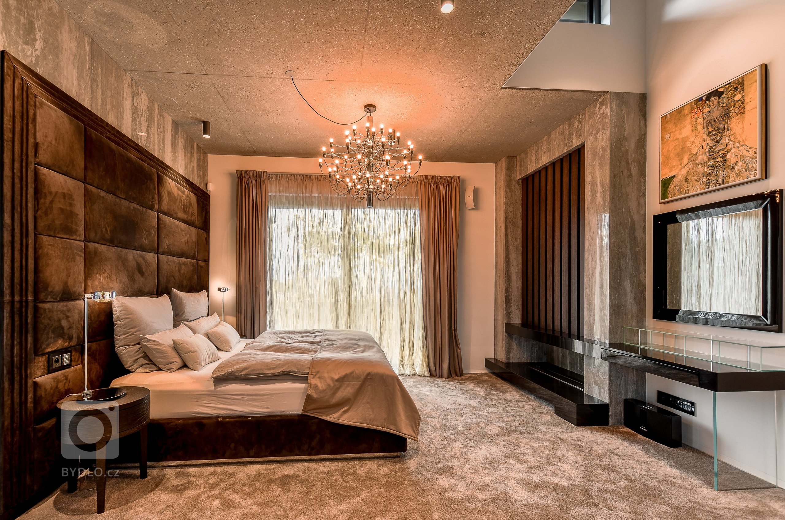 I na Slovensku se již začal výrazněji prosazovat fenomén budování luxusních penthousů. Do jednoho z nich vás nyní zveme. Jeho majitel si své nadstandardní…