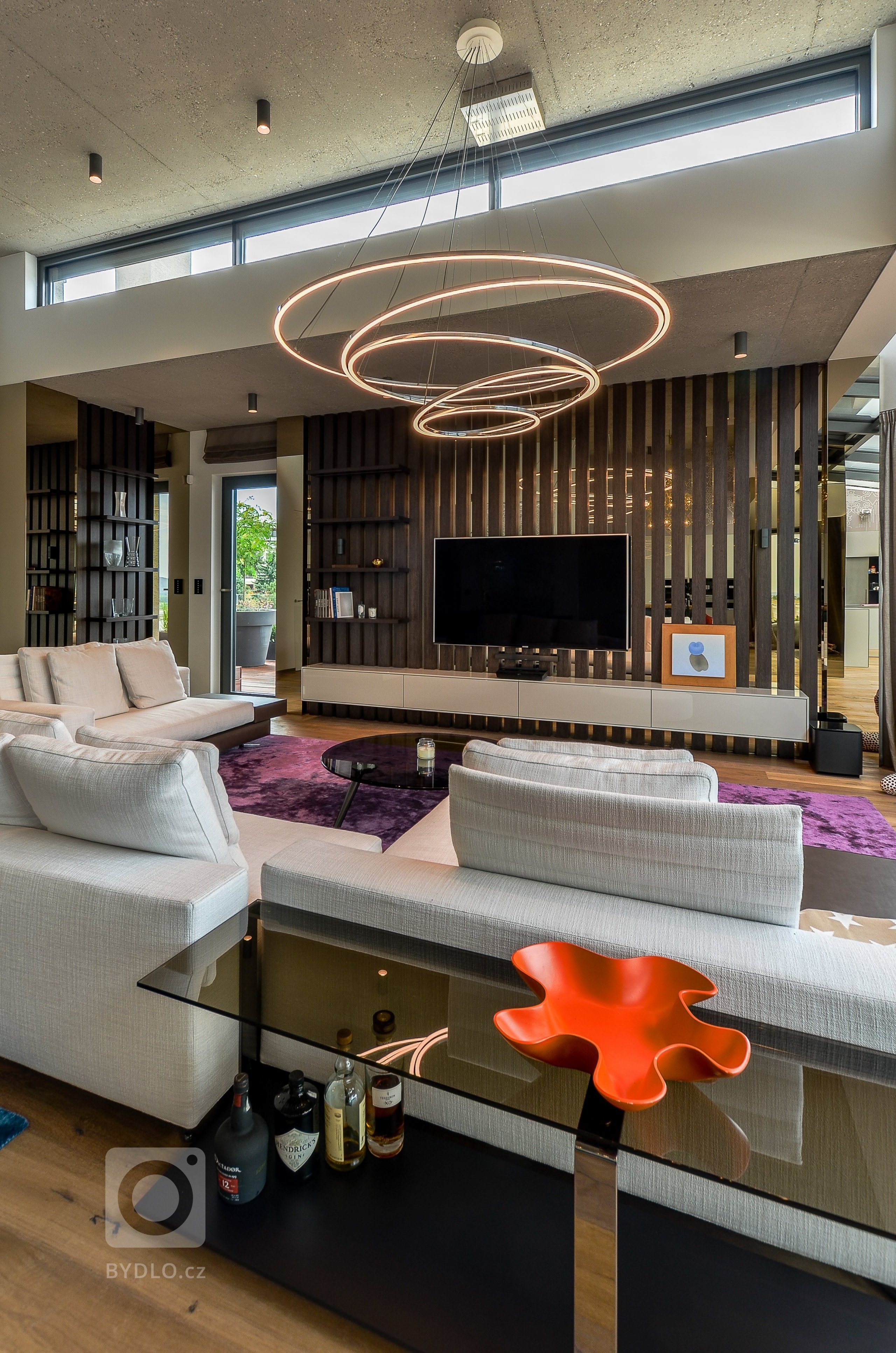 I na Slovensku se již začal výrazněji prosazovat fenomén budování luxusních penthousů. Do jednoho z nich vás nyní zveme. Jeho majitel si své nadstandardní…