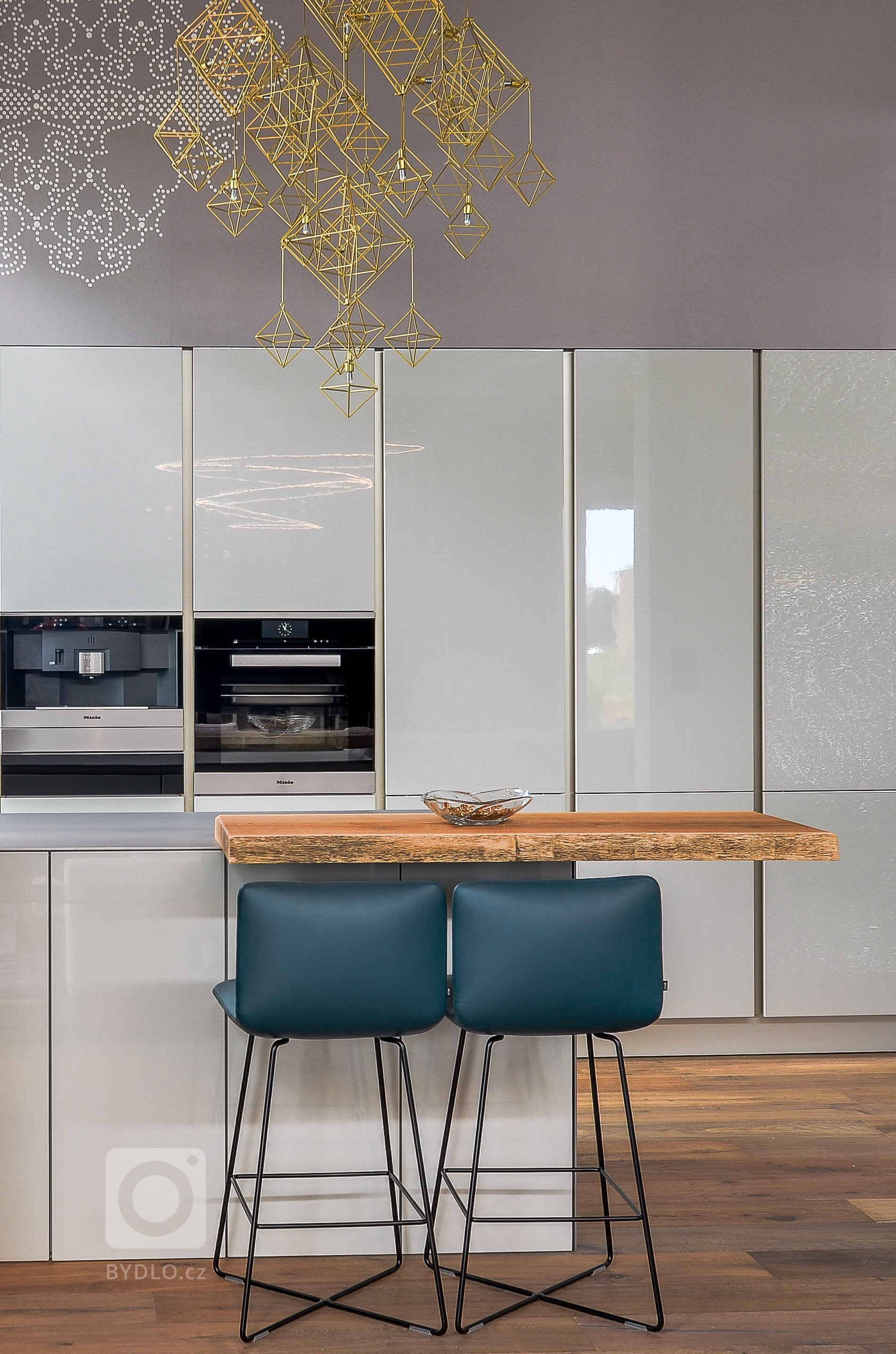 I na Slovensku se již začal výrazněji prosazovat fenomén budování luxusních penthousů. Do jednoho z nich vás nyní zveme. Jeho majitel si své nadstandardní…