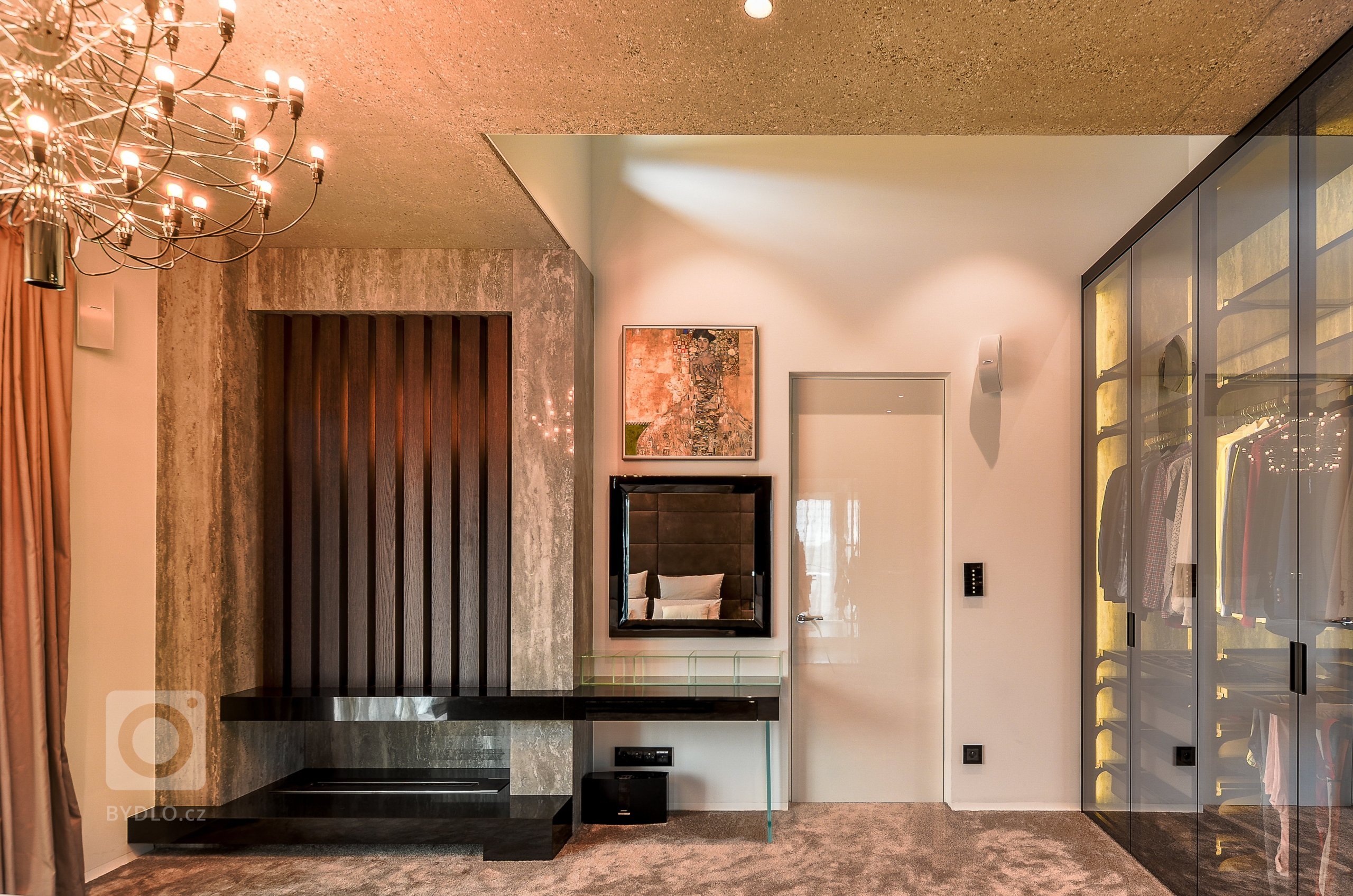 I na Slovensku se již začal výrazněji prosazovat fenomén budování luxusních penthousů. Do jednoho z nich vás nyní zveme. Jeho majitel si své nadstandardní…