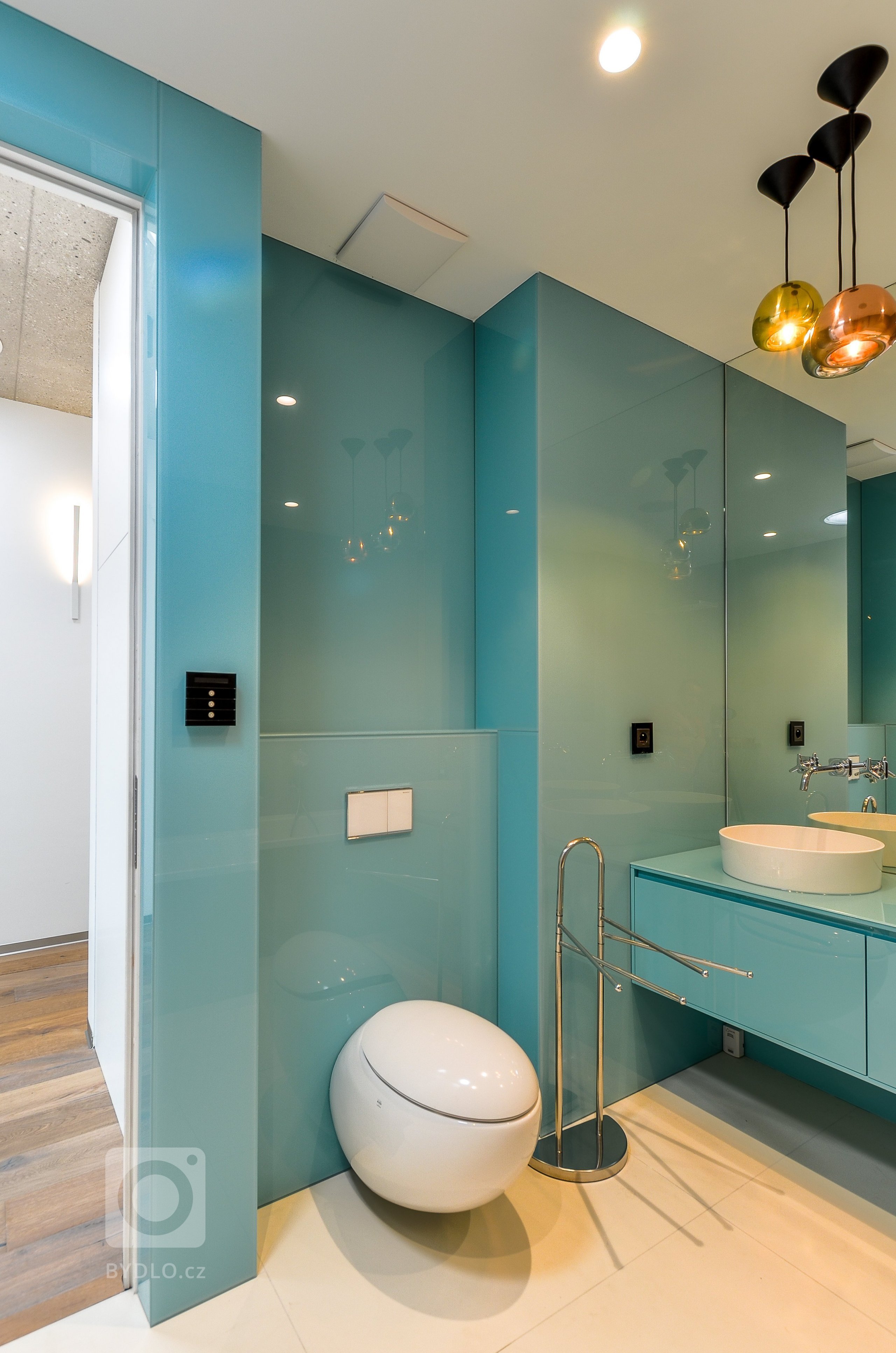 I na Slovensku se již začal výrazněji prosazovat fenomén budování luxusních penthousů. Do jednoho z nich vás nyní zveme. Jeho majitel si své nadstandardní…