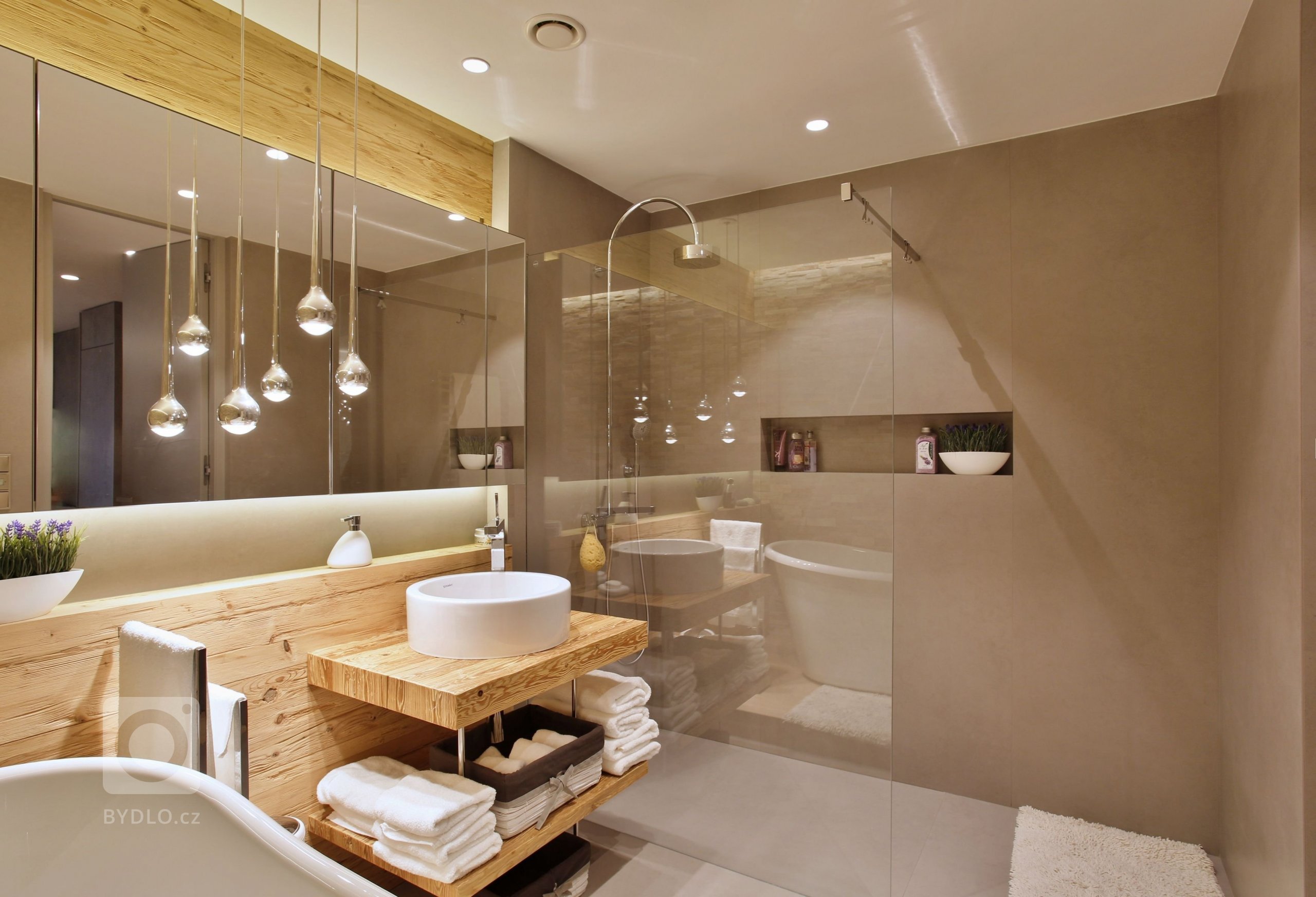 Při plánování svého horského apartmánu v Krkonoších vsadili majitelé na výrazovou čistotu, jednoduchost a přírodní materiály.

V luxusním apartmá jednoduché…