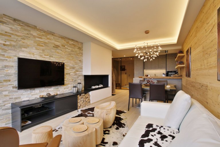 Při plánování svého horského apartmánu v Krkonoších vsadili majitelé na výrazovou čistotu, jednoduchost a přírodní materiály.

V luxusním apartmá jednoduché…
