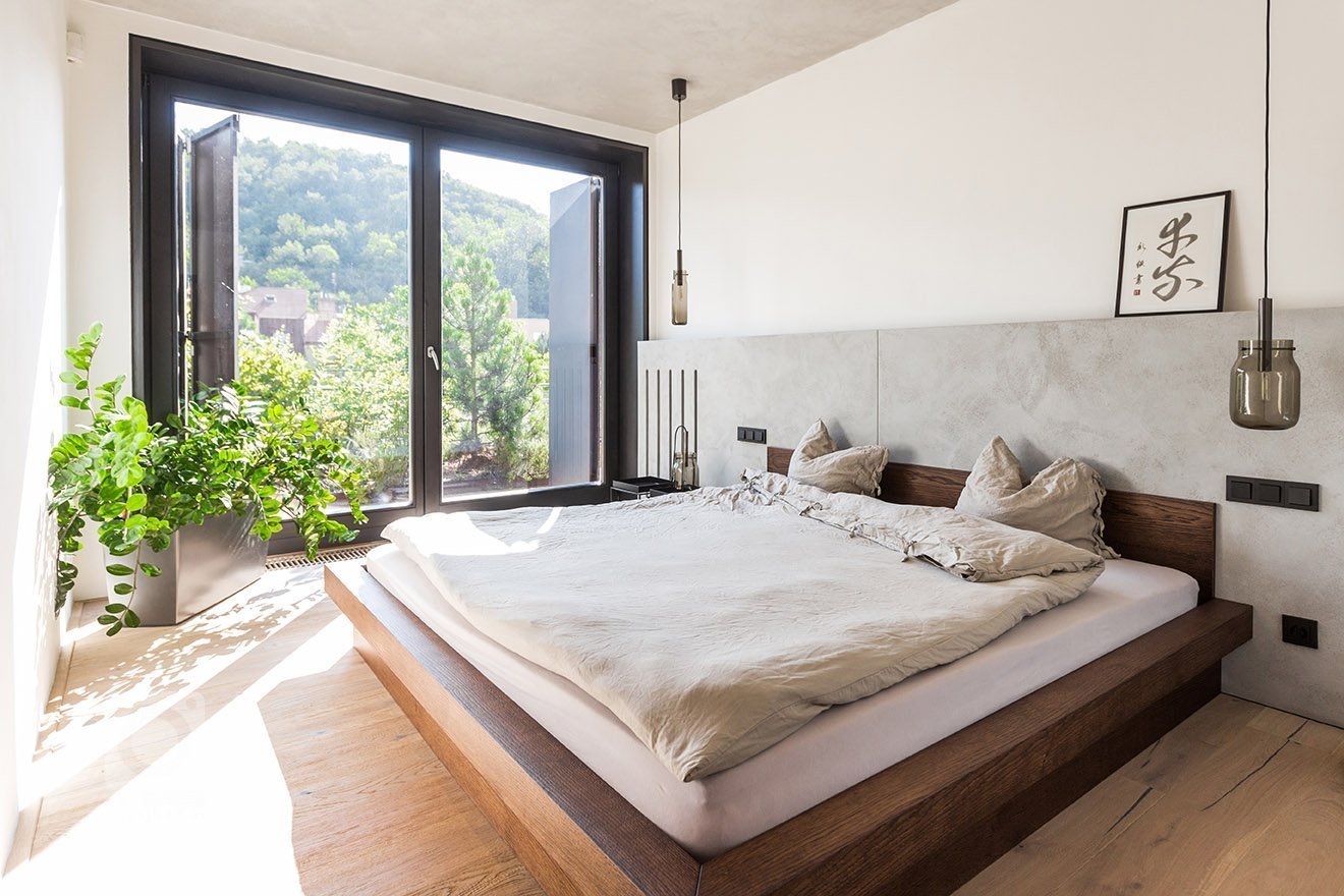 Byt pro mladou rodinu nebylo nutné nijak zásadně rekonstruovat ani dispozičně upravovat. Mohla jsem se soustředit především na hledání materiálů a návrhy…