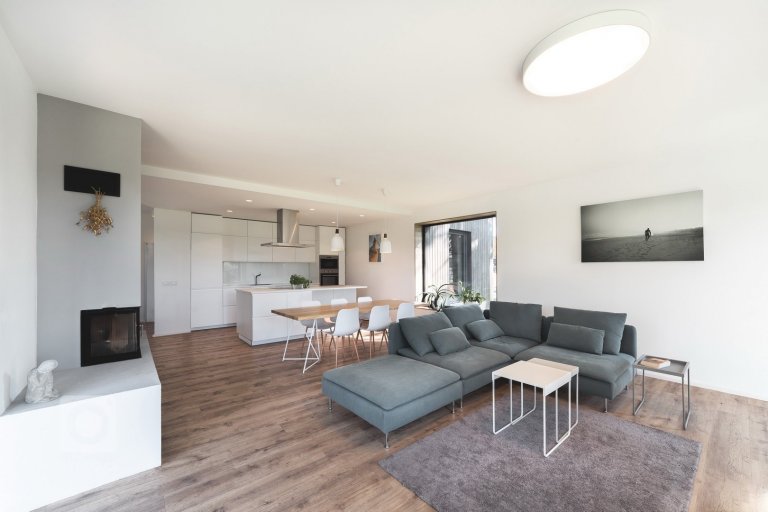 add picture to album