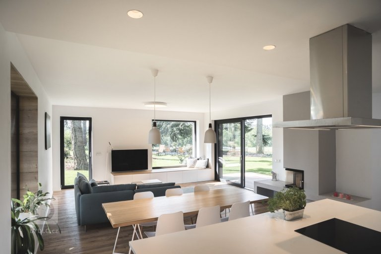 add picture to album