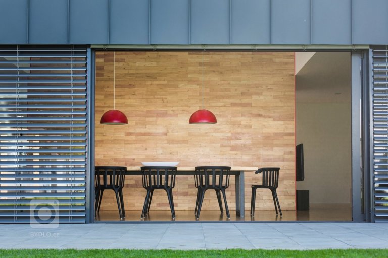 add picture to album