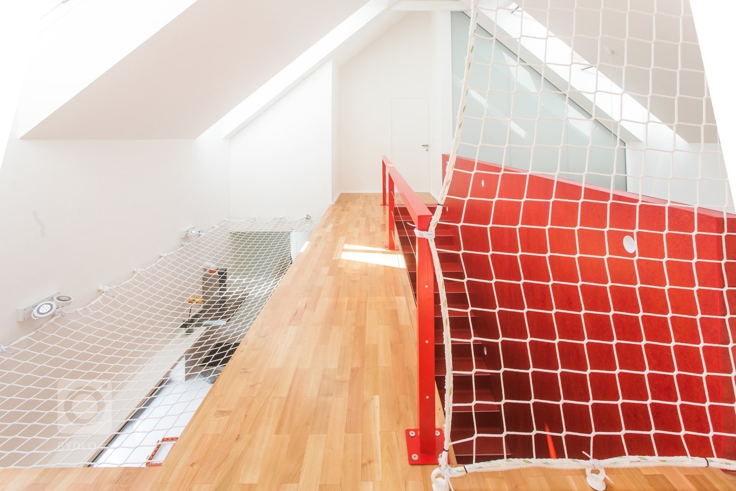 Až na druhý pokus získala tříčlenná rodina perfektní dům, který zcela odpovídá jejím požadavkům. Má otevřenou galerii, je dostatečně prostorný, světlý a zaujme…