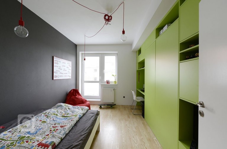 add picture to album