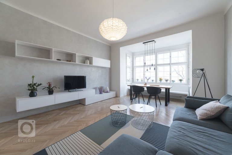 add picture to album