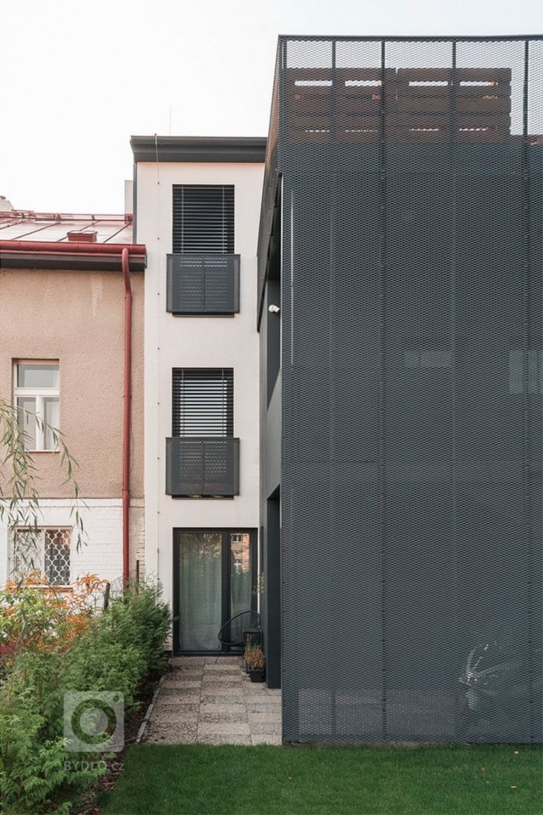 add picture to album